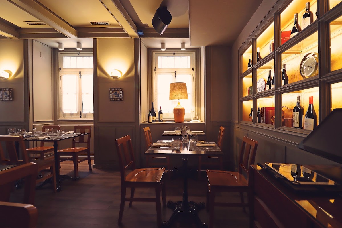 BAHR & Terrace warm dining room